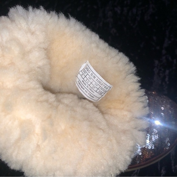 UGG Australia  Classic Short Sz 6 US. brown silver sequin boots woman’s boots - Picture 4 of 4